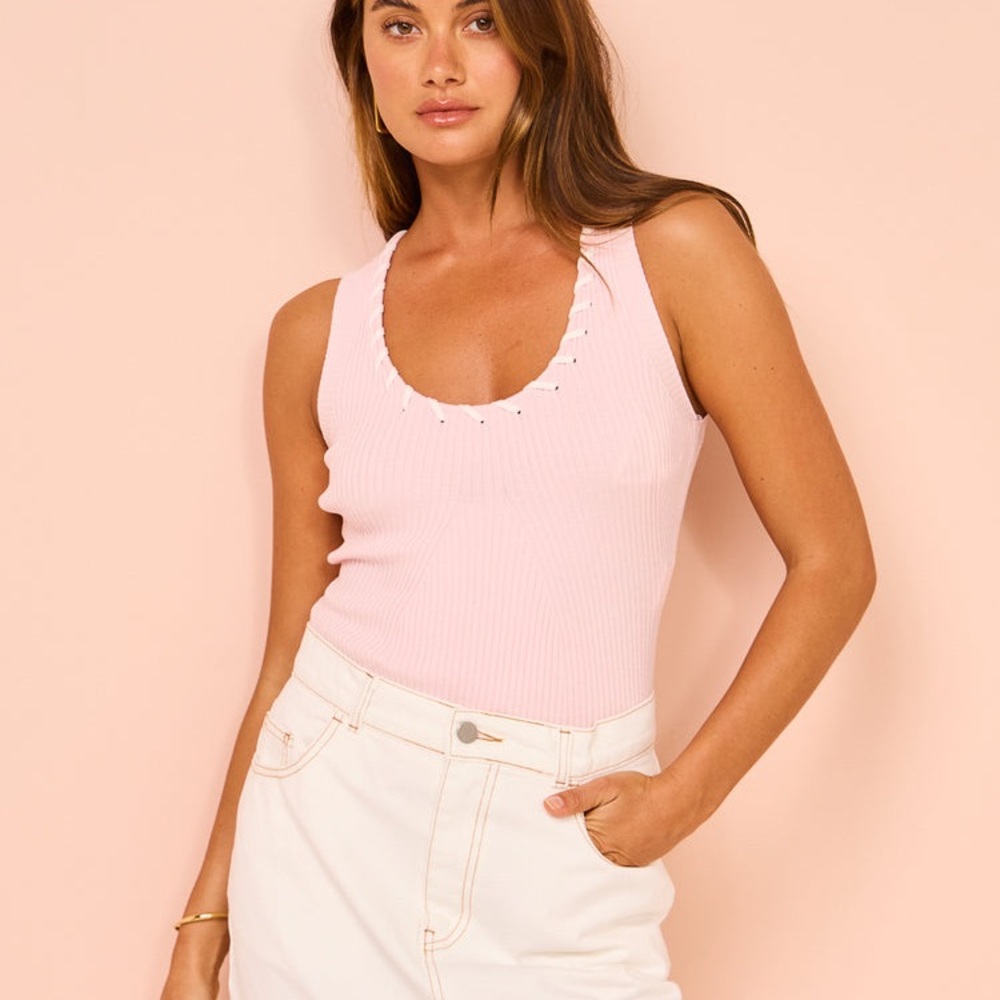 Ribbed Scoop Neck Tank Top in Light Pink